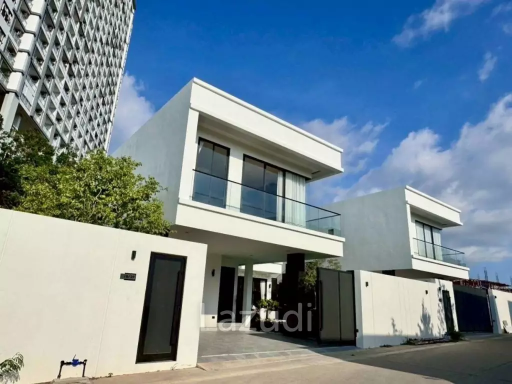 5 Beds 6 Baths 374 SQ.M. Luxury Vista Villa Pattaya