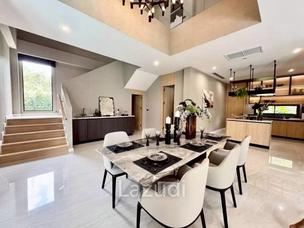 5 Beds 6 Baths 374 SQ.M. Luxury Vista Villa Pattaya