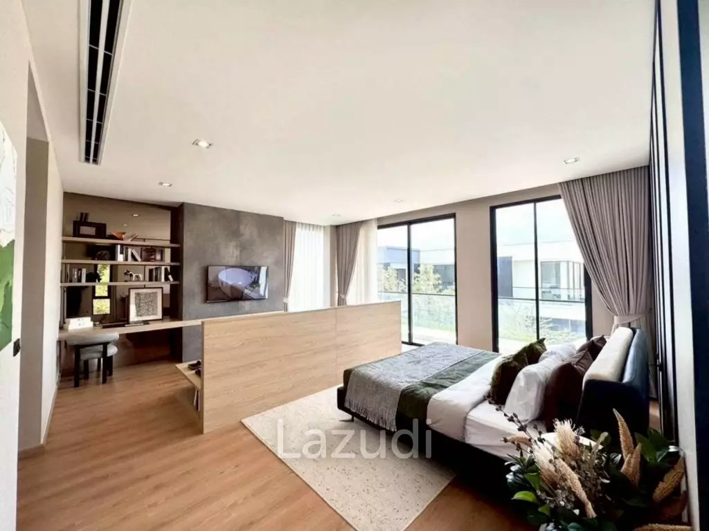 5 Beds 6 Baths 374 SQ.M. Luxury Vista Villa Pattaya