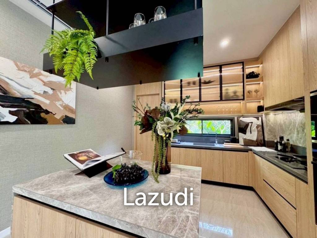 5 Beds 6 Baths 374 SQ.M. Luxury Vista Villa Pattaya