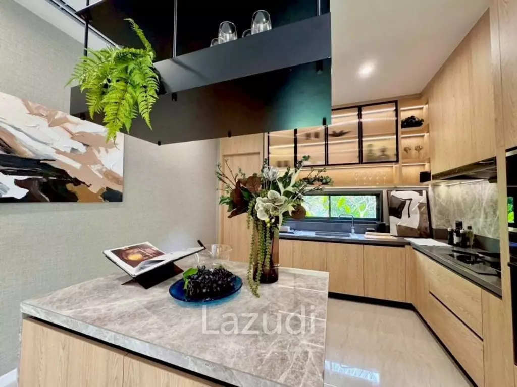 5 Beds 6 Baths 374 SQ.M. Luxury Vista Villa Pattaya