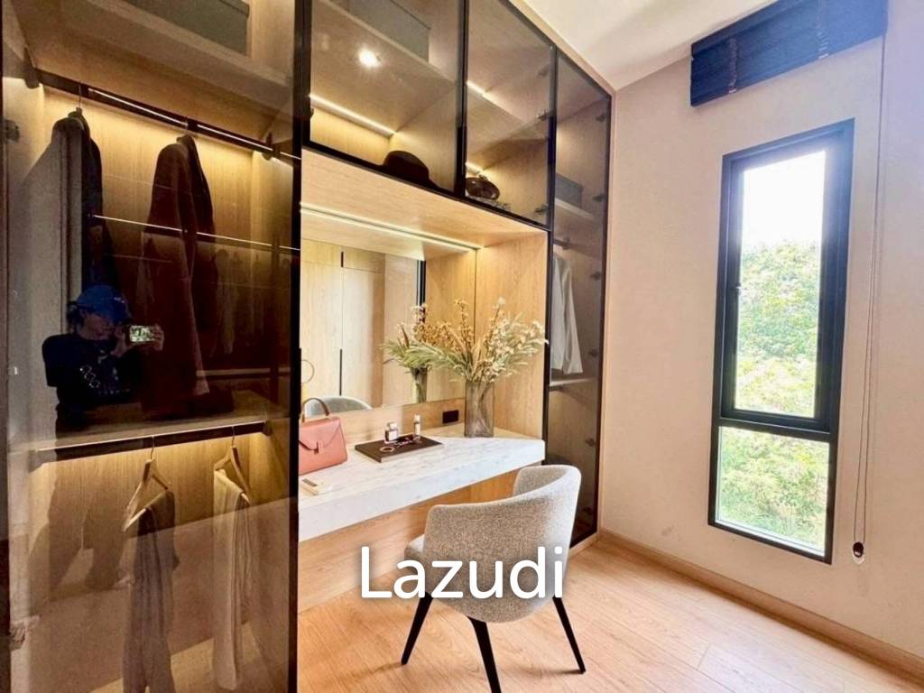 5 Beds 6 Baths 374 SQ.M. Luxury Vista Villa Pattaya