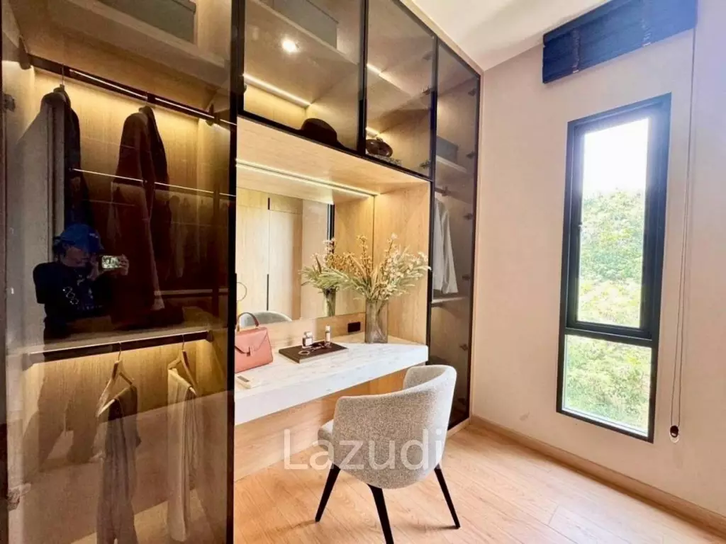 5 Beds 6 Baths 374 SQ.M. Luxury Vista Villa Pattaya