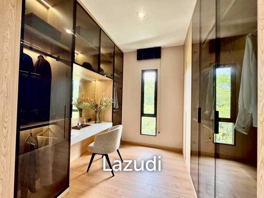 5 Beds 6 Baths 374 SQ.M. Luxury Vista Villa Pattaya