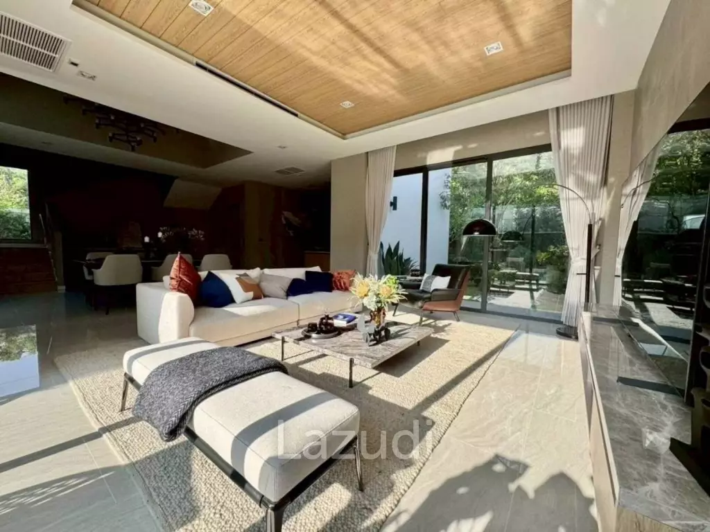 5 Beds 6 Baths 374 SQ.M. Luxury Vista Villa Pattaya