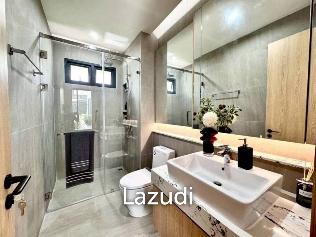 5 Beds 6 Baths 374 SQ.M. Luxury Vista Villa Pattaya