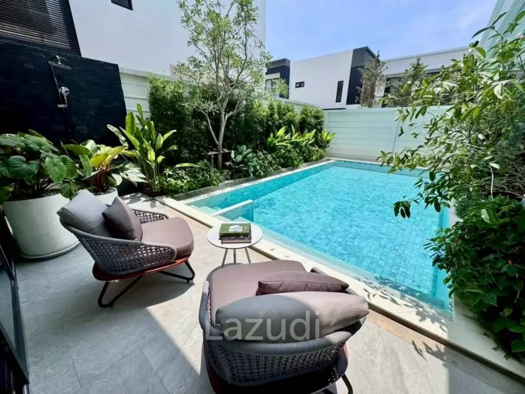 5 Beds 6 Baths 374 SQ.M. Luxury Vista Villa Pattaya