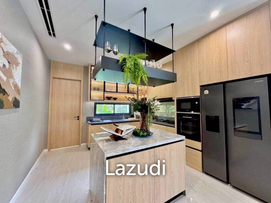 5 Beds 6 Baths 374 SQ.M. Luxury Vista Villa Pattaya