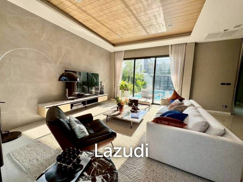 5 Beds 6 Baths 374 SQ.M. Luxury Vista Villa Pattaya