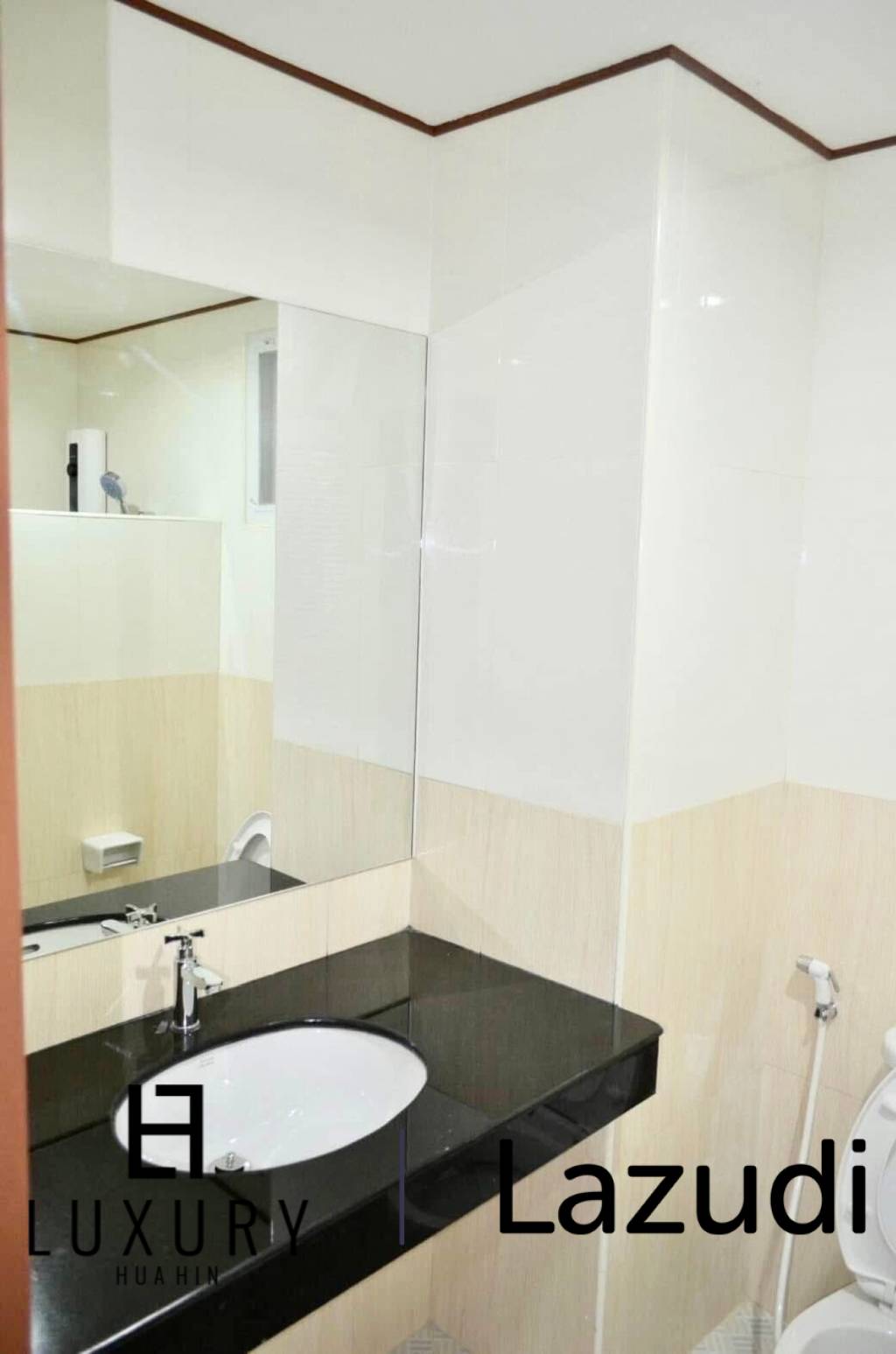 Urgent Sale! 3-Story Commercial Building with Tenant