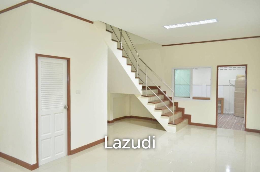 Urgent Sale! 3-Story Commercial Building with Tenant