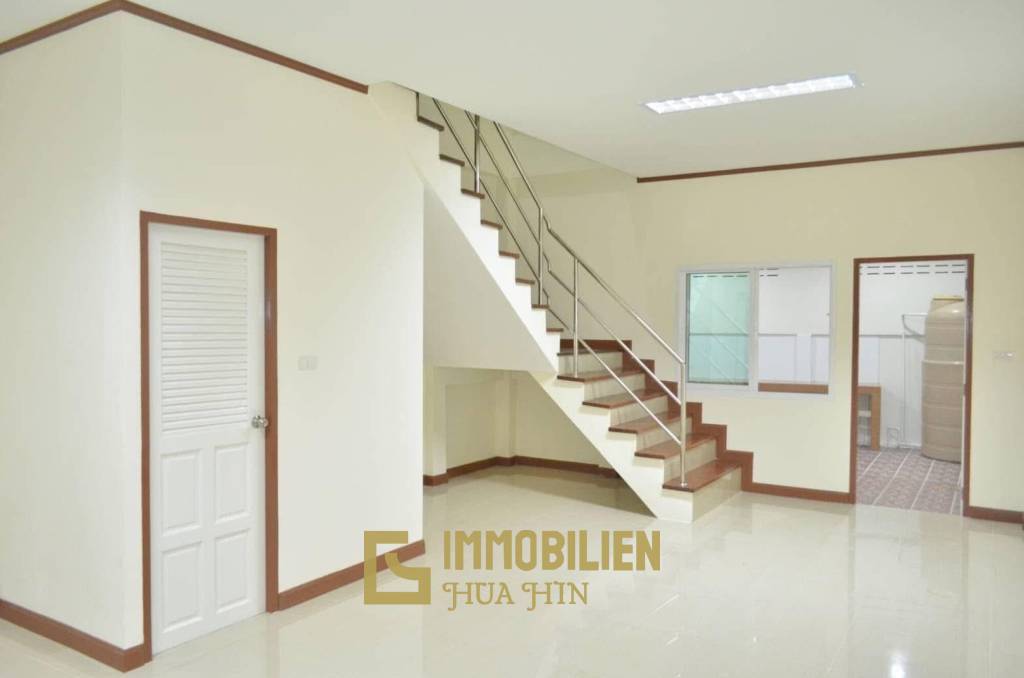 Dringender Verkauf! Zweistöckiges Geschäftsgebäude mit Mieter