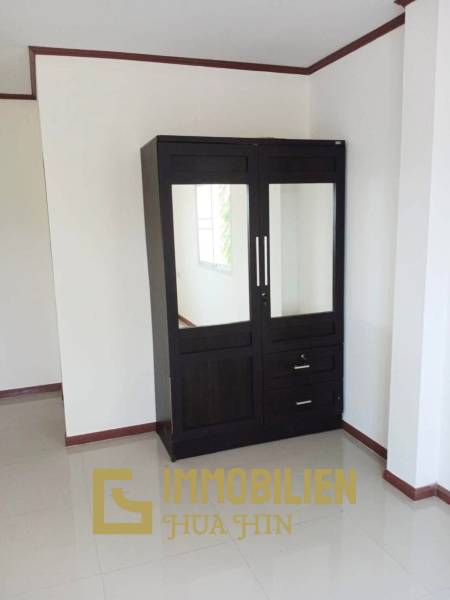 Dringender Verkauf! Zweistöckiges Geschäftsgebäude mit Mieter