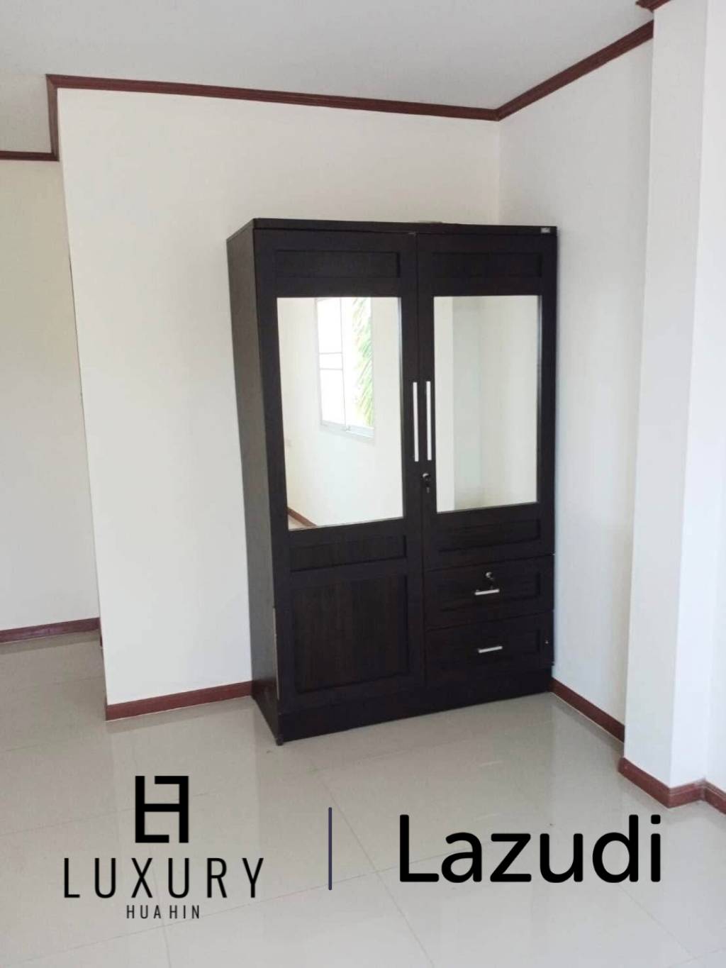 Urgent Sale! 3-Story Commercial Building with Tenant