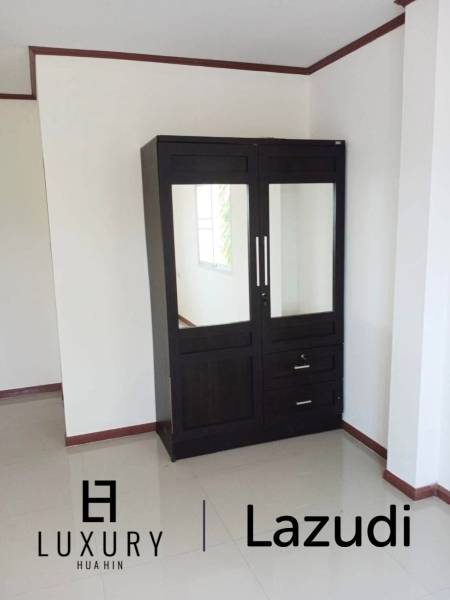 Urgent Sale! 3-Story Commercial Building with Tenant