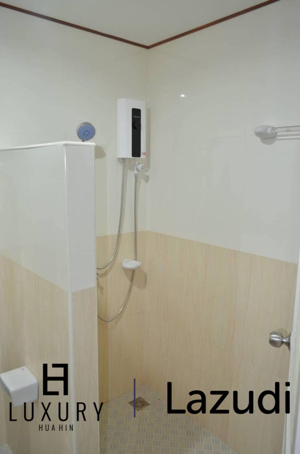 Urgent Sale! 3-Story Commercial Building with Tenant