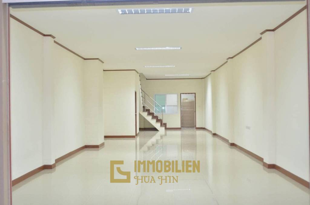 Dringender Verkauf! Zweistöckiges Geschäftsgebäude mit Mieter