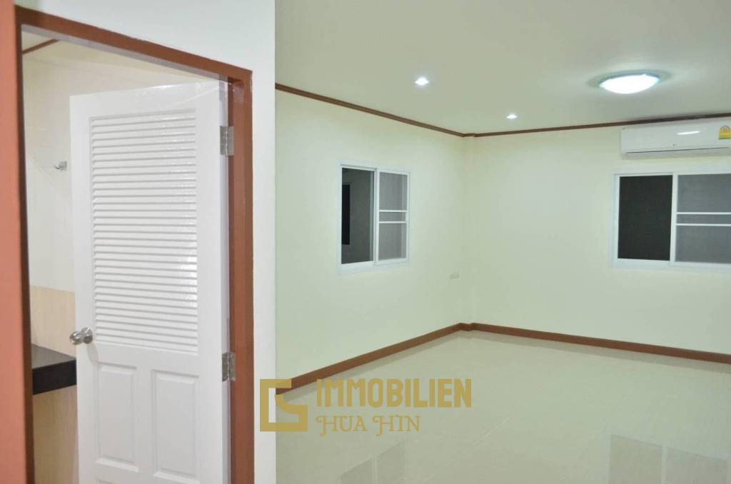 Dringender Verkauf! Zweistöckiges Geschäftsgebäude mit Mieter