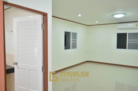 Dringender Verkauf! Zweistöckiges Geschäftsgebäude mit Mieter