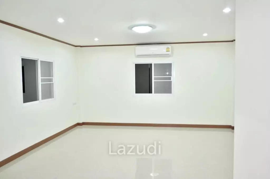 Urgent Sale! 3-Story Commercial Building with Tenant