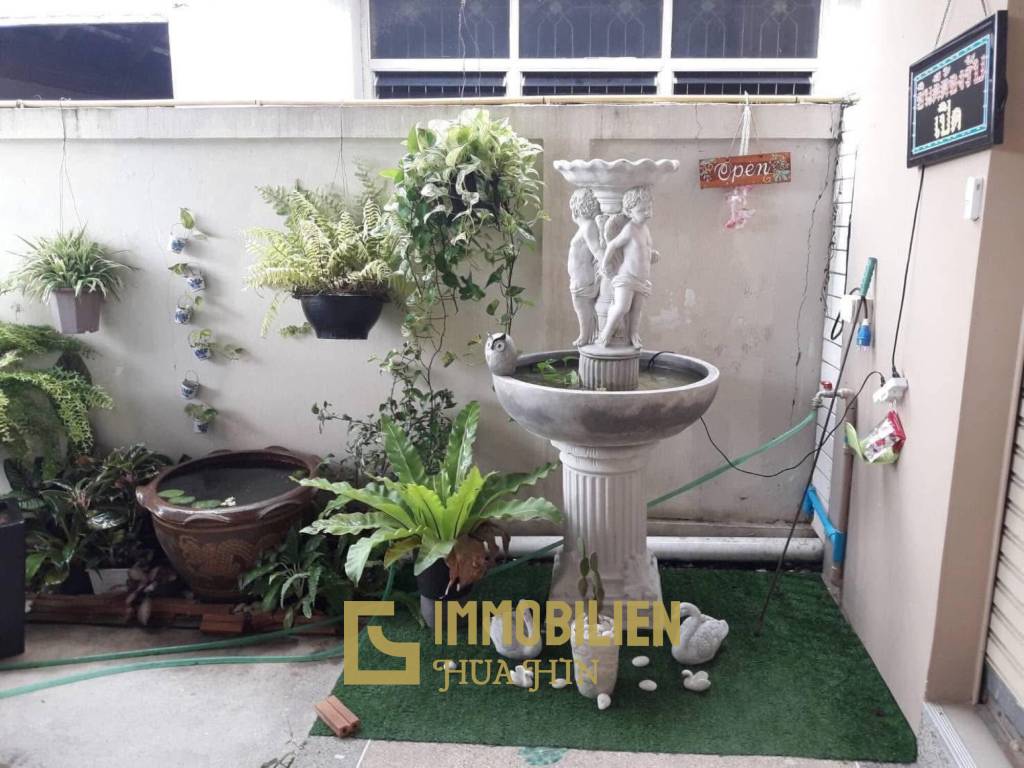 Dringender Verkauf! Zweistöckiges Geschäftsgebäude mit Mieter