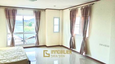 Dringender Verkauf! Zweistöckiges Geschäftsgebäude mit Mieter