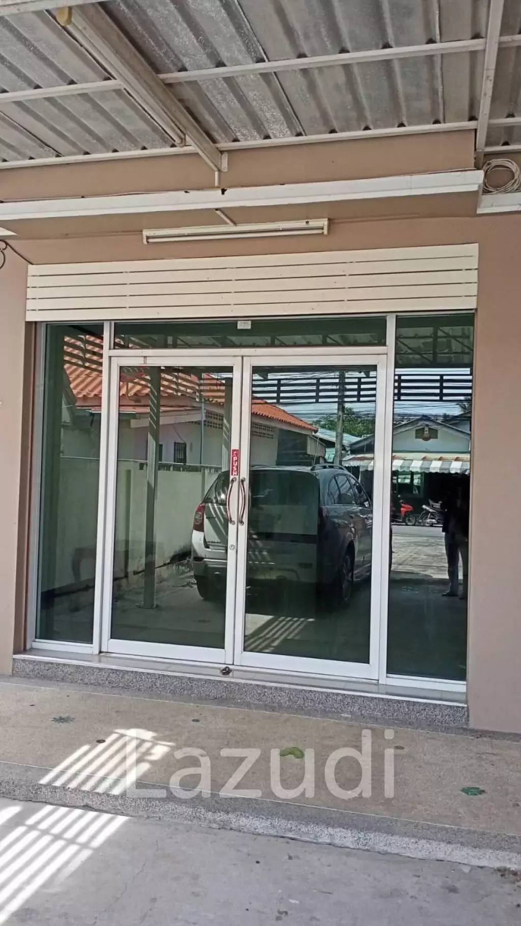 Urgent Sale! 3-Story Commercial Building with Tenant