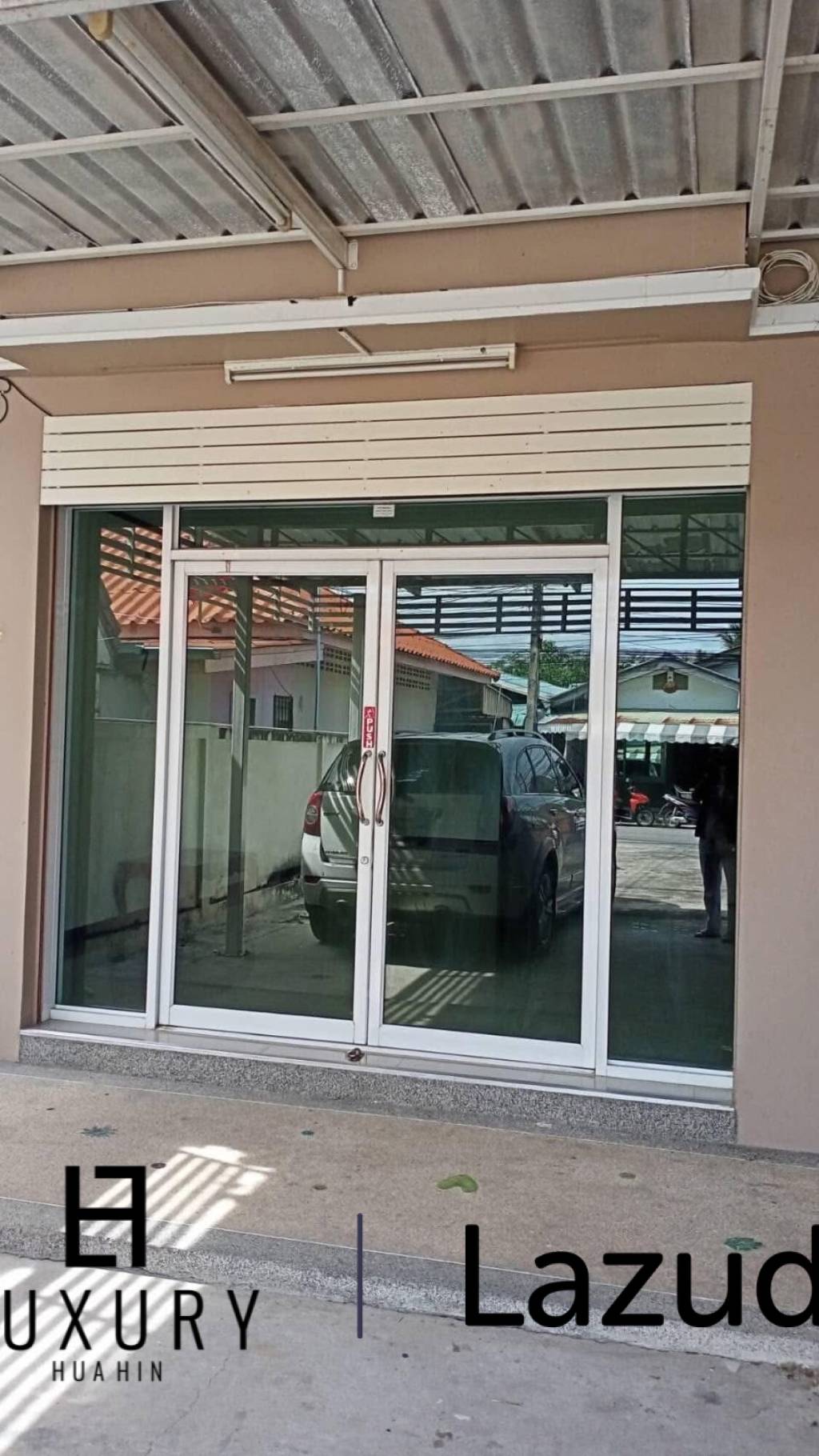 Urgent Sale! 3-Story Commercial Building with Tenant