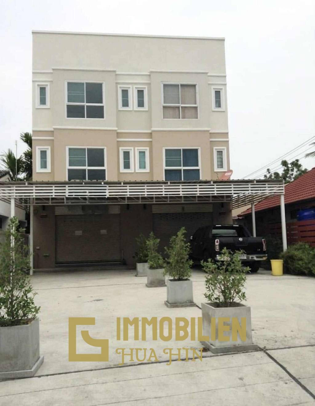 Dringender Verkauf! Zweistöckiges Geschäftsgebäude mit Mieter