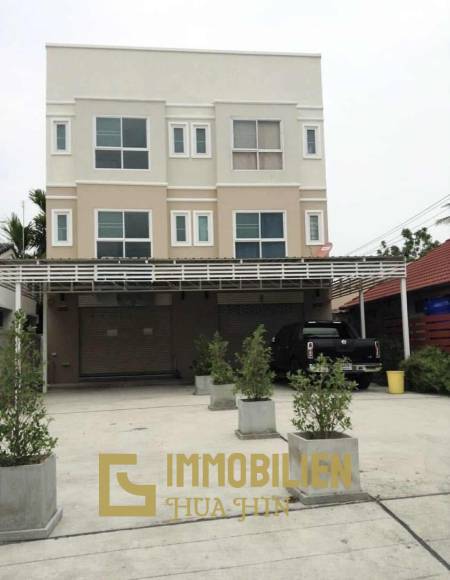 Dringender Verkauf! Zweistöckiges Geschäftsgebäude mit Mieter