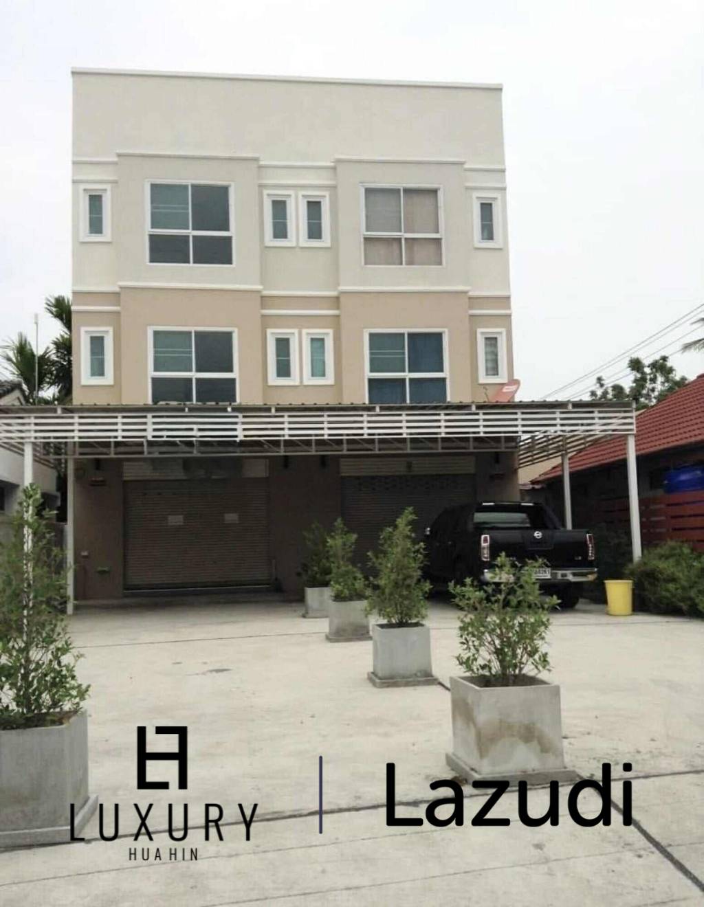 Urgent Sale! 3-Story Commercial Building with Tenant