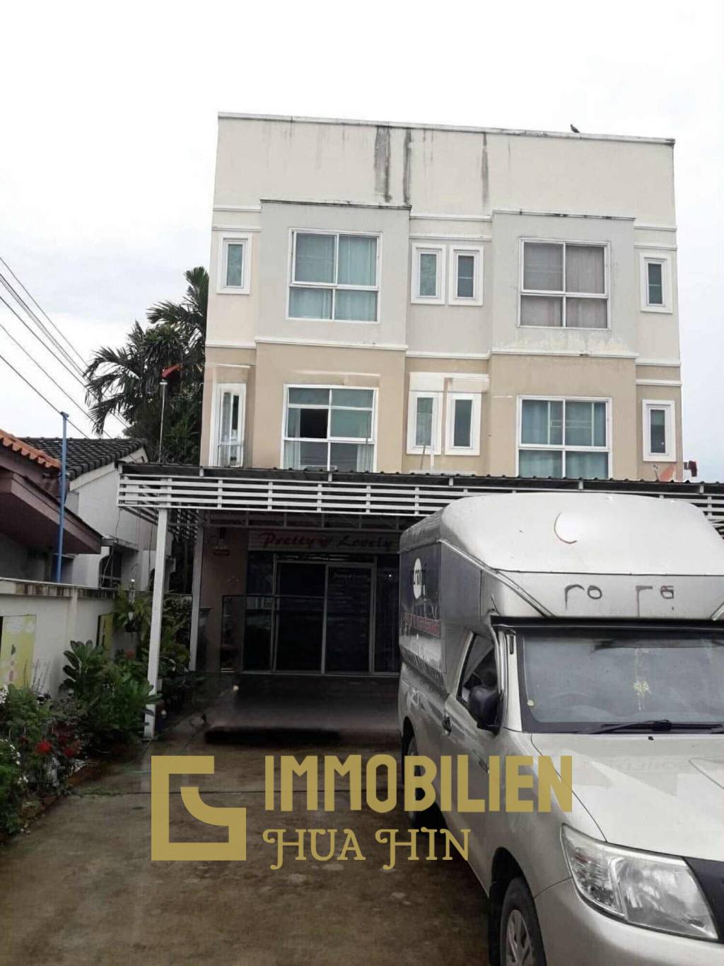 Dringender Verkauf! Zweistöckiges Geschäftsgebäude mit Mieter