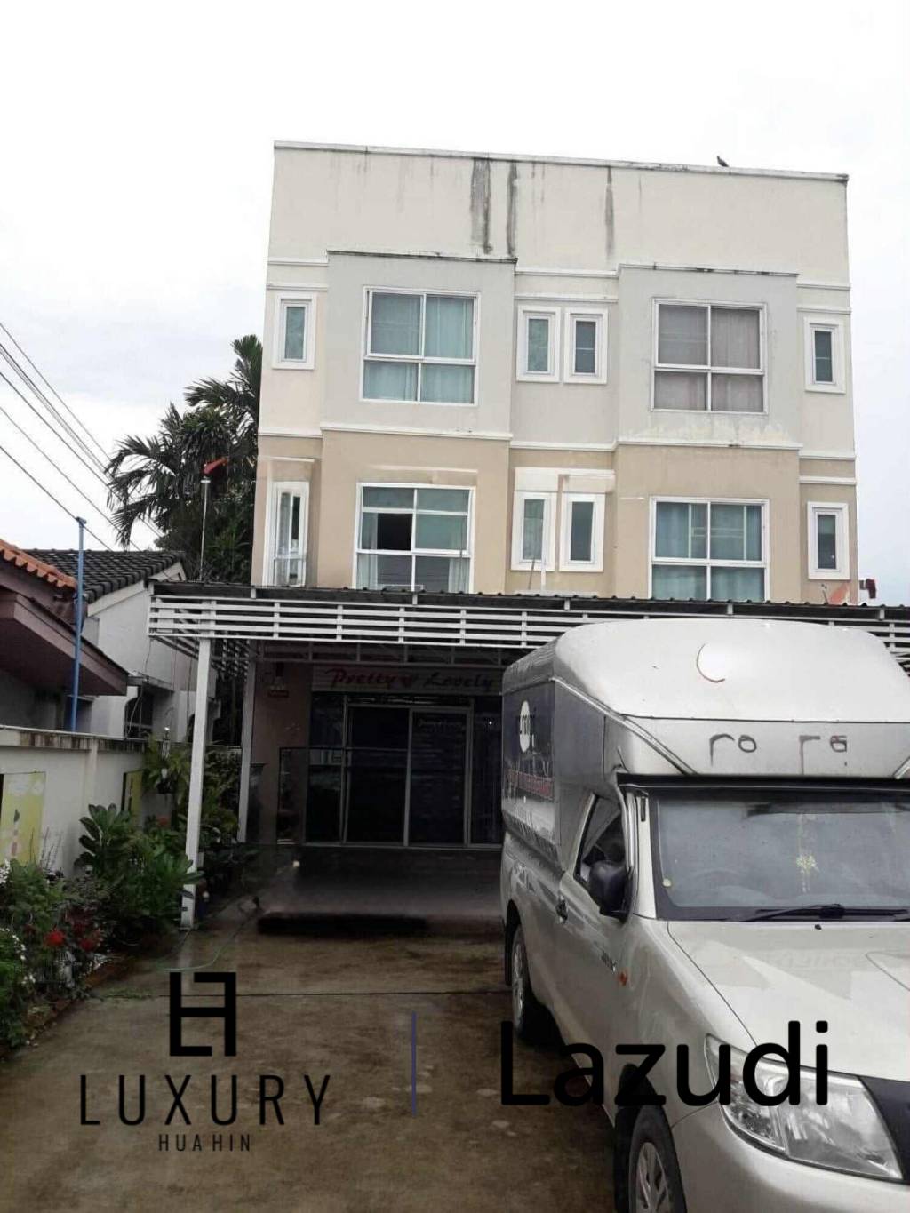 Urgent Sale! 3-Story Commercial Building with Tenant