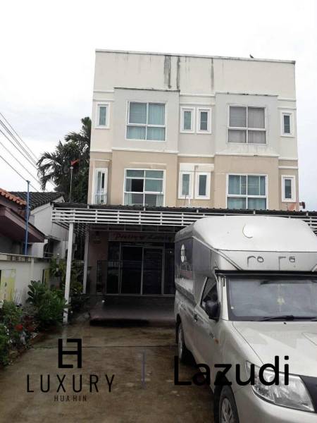 Urgent Sale! 3-Story Commercial Building with Tenant