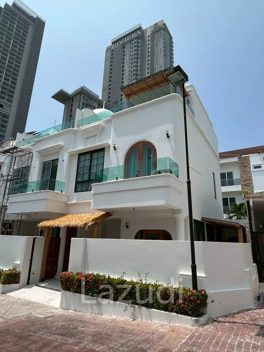 3 Beds 4 Baths 220 SQ.M. Townhouse In Wongamat Pattaya