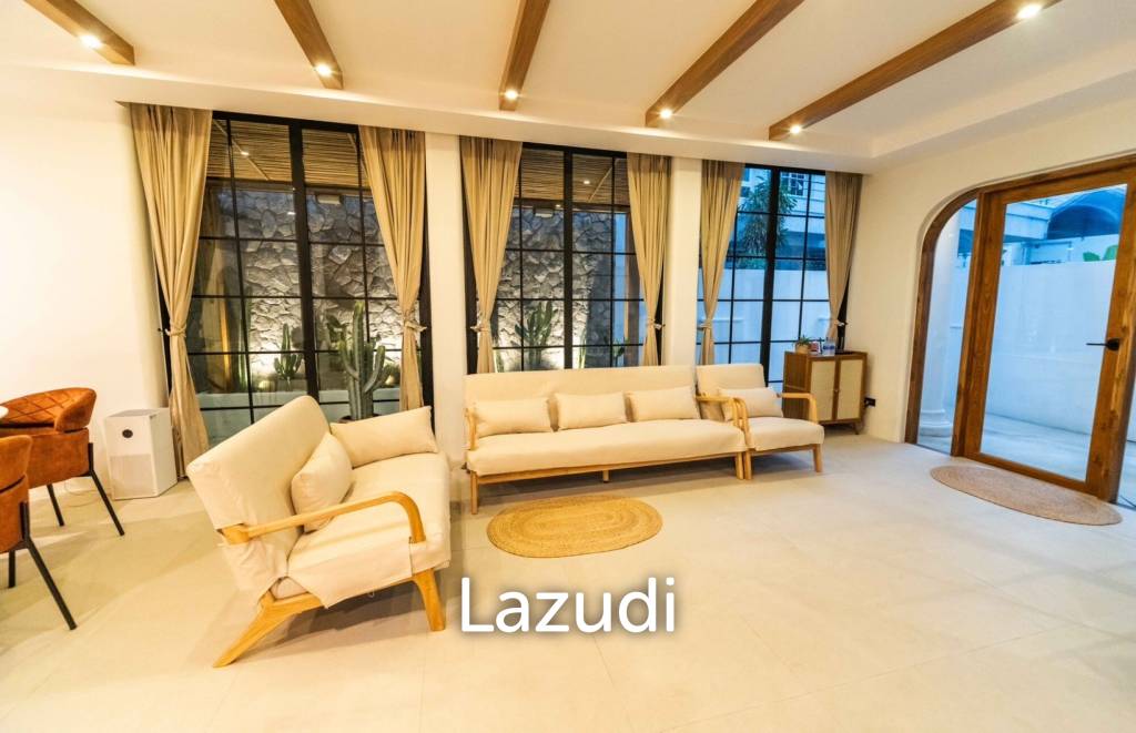 3 Beds 4 Baths 220 SQ.M. Townhouse In Wongamat Pattaya