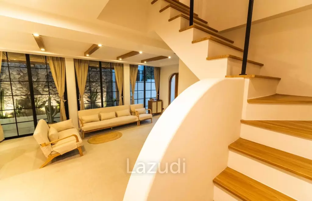 3 Beds 4 Baths 220 SQ.M. Townhouse In Wongamat Pattaya