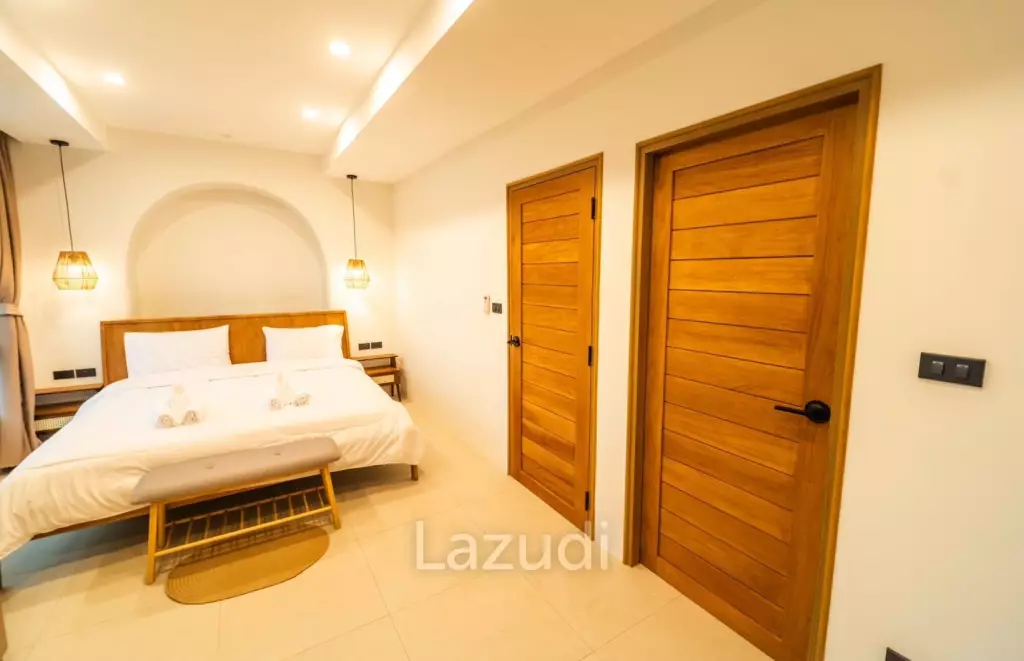 3 Beds 4 Baths 220 SQ.M. Townhouse In Wongamat Pattaya