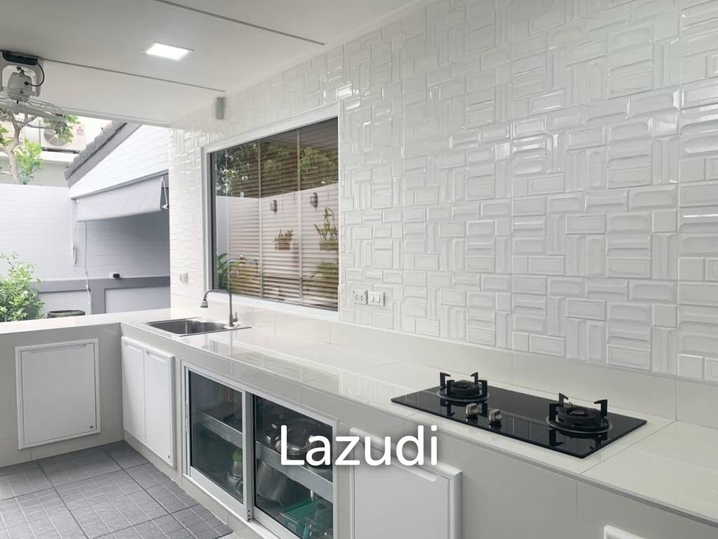 3 Beds 2 Baths 180 SQ.M Uraiwan Park View