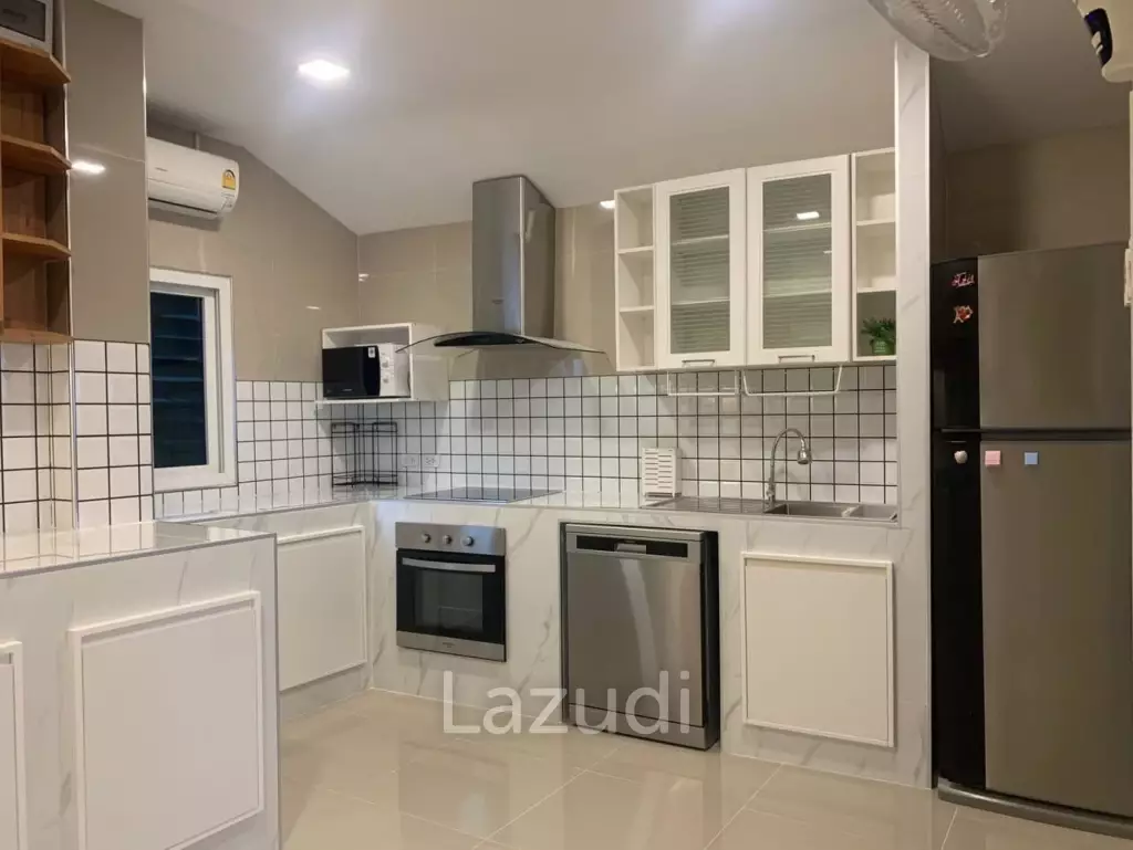 3 Beds 2 Baths 180 SQ.M Uraiwan Park View
