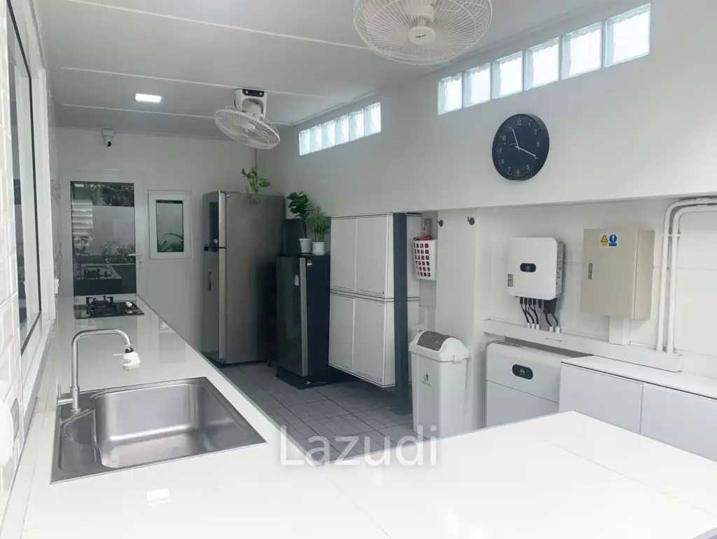 3 Beds 2 Baths 180 SQ.M Uraiwan Park View