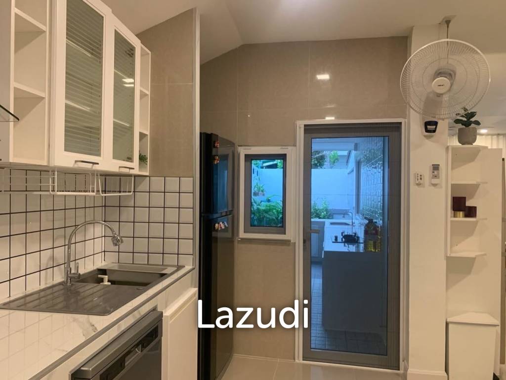 3 Beds 2 Baths 180 SQ.M Uraiwan Park View