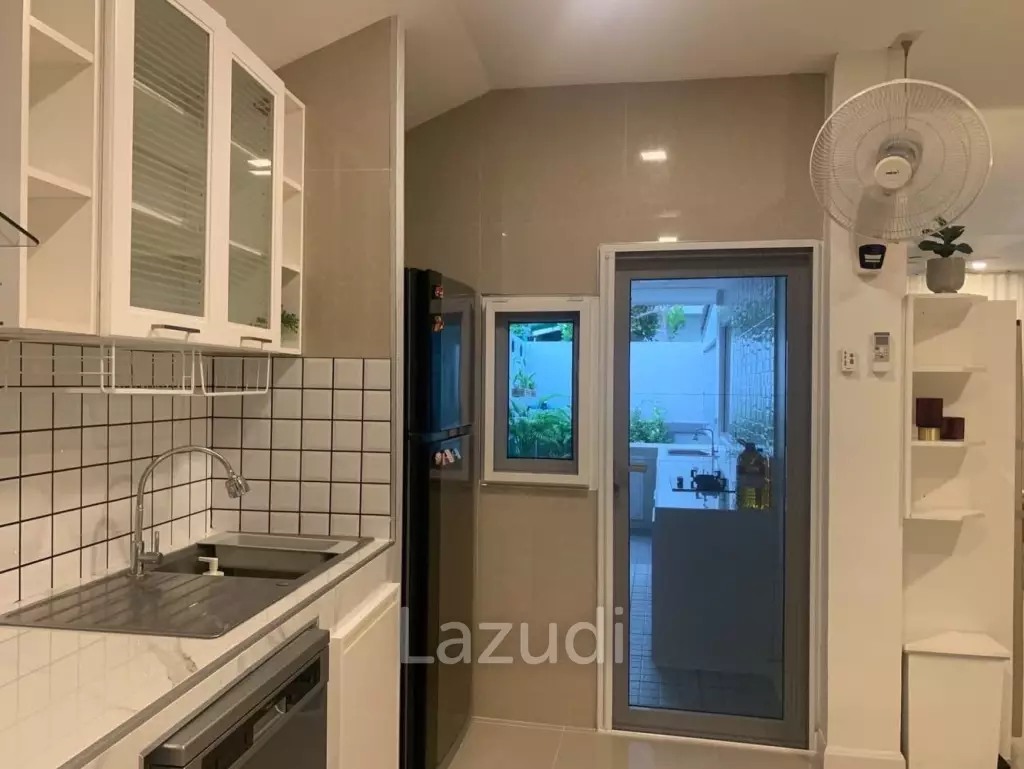 3 Beds 2 Baths 180 SQ.M Uraiwan Park View