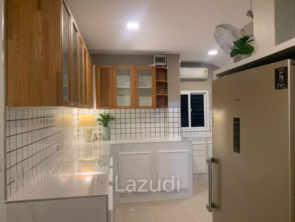 3 Beds 2 Baths 180 SQ.M Uraiwan Park View