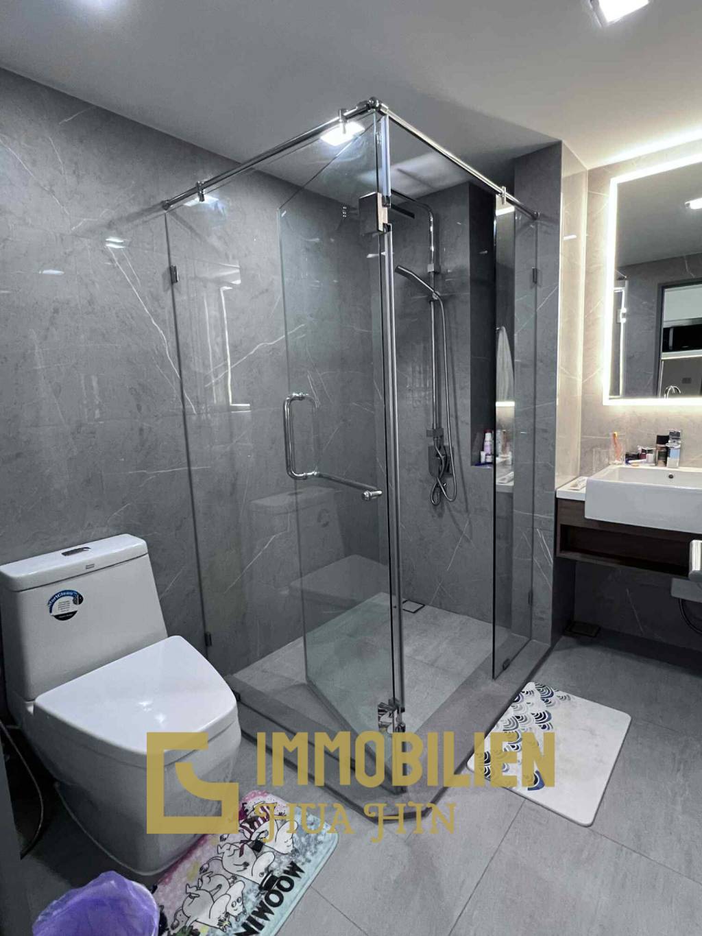 im 6. Stock / voll möbliert / einzugsbereit