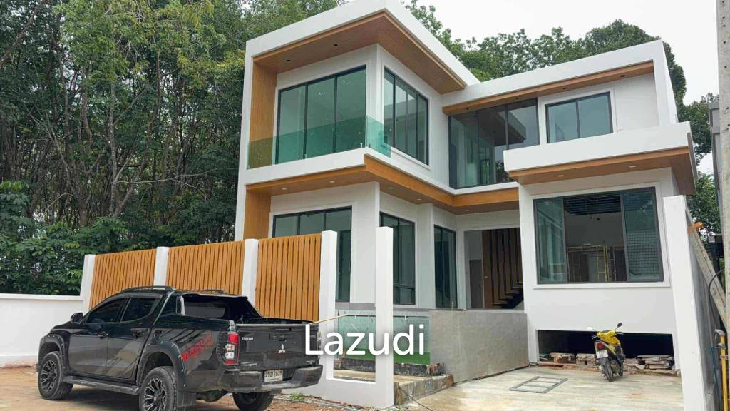 Modern Two-Story Villa in Krabi Noi Mueang Krabi