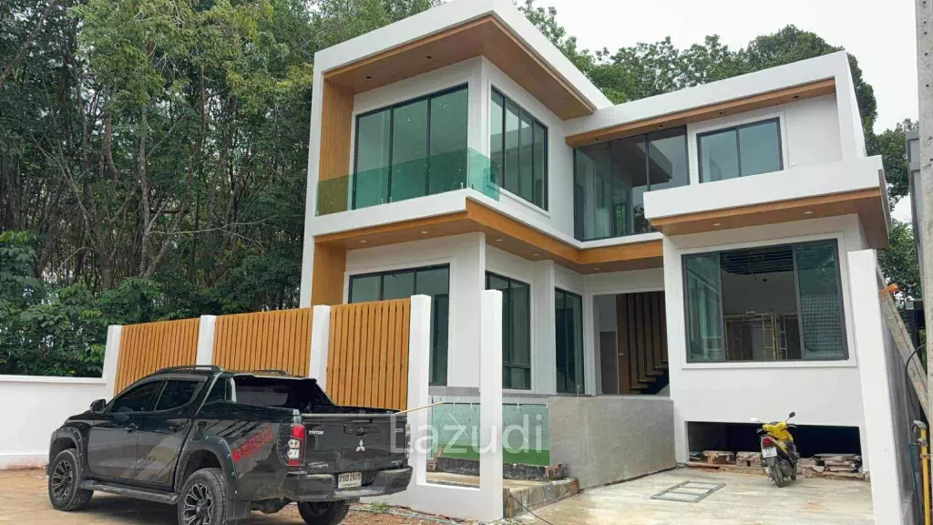 Modern Two-Story Villa in Krabi Noi Mueang Krabi