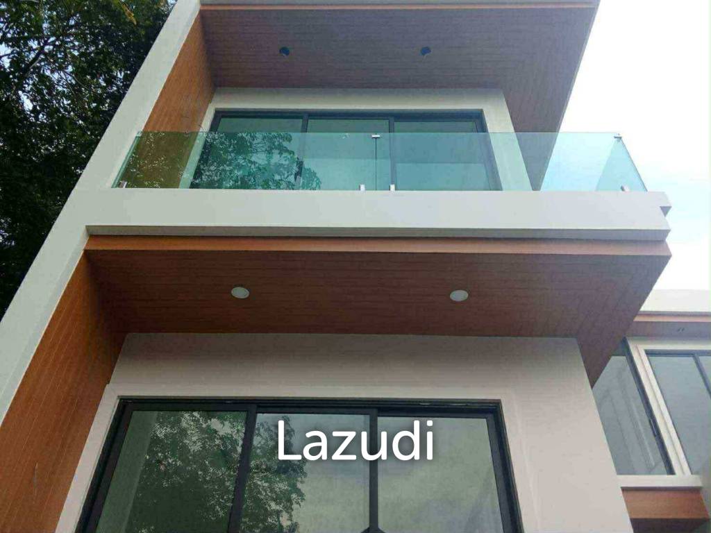 Modern Two-Story Villa in Krabi Noi Mueang Krabi