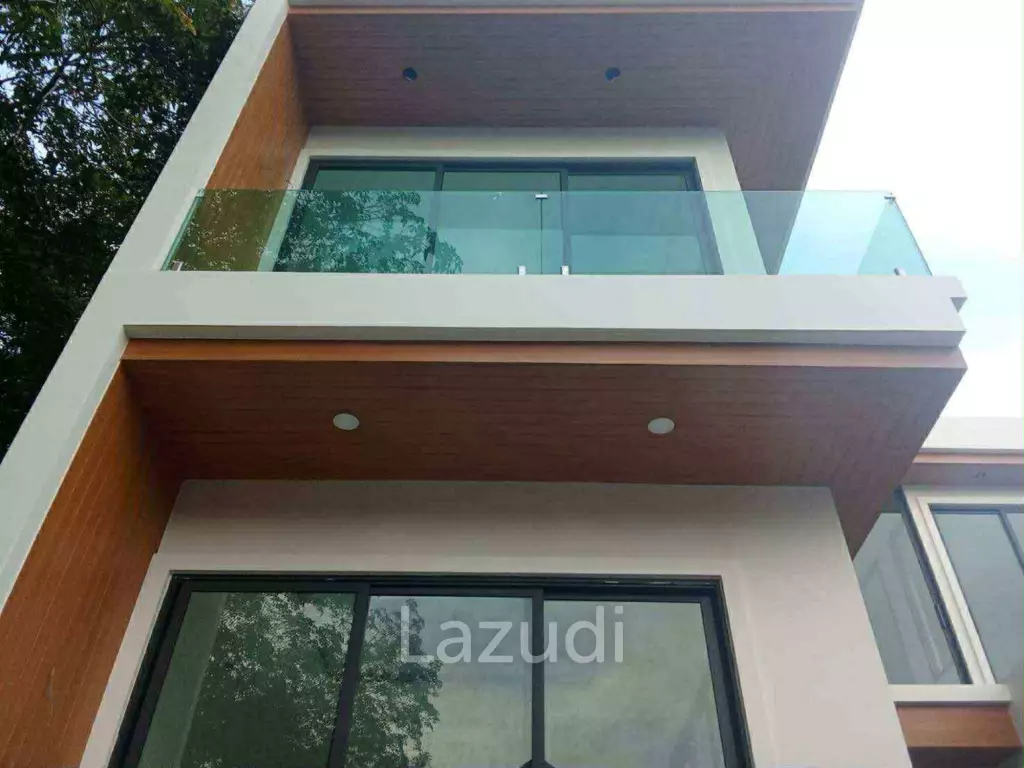 Modern Two-Story Villa in Krabi Noi Mueang Krabi