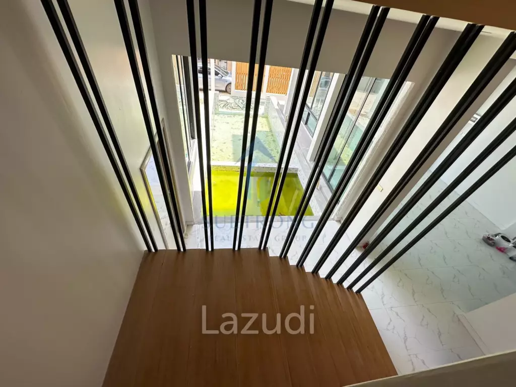 Modern Two-Story Villa in Krabi Noi Mueang Krabi